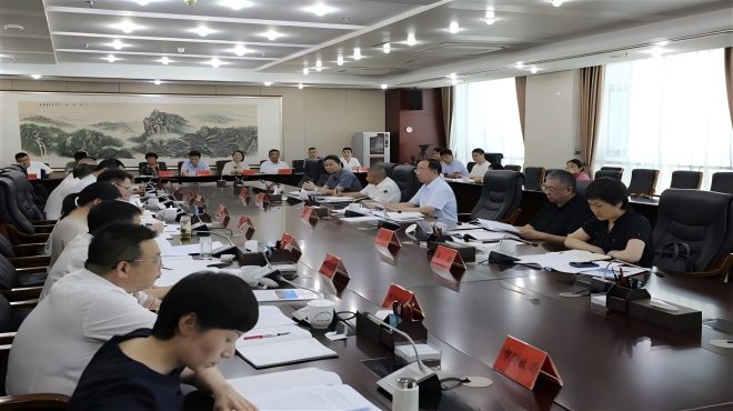 孟景伟在主持召开大文旅和大招商专班
工作调度会时强调
坚持在抓落实上下功夫
推动文旅和招商工作取得新突破