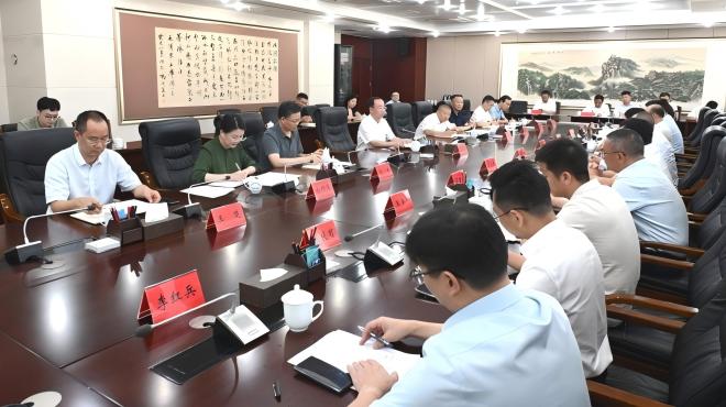 叙乡情聚共识谋项目促共赢
宜商（无锡）座谈会召开
孟景伟主持并讲话